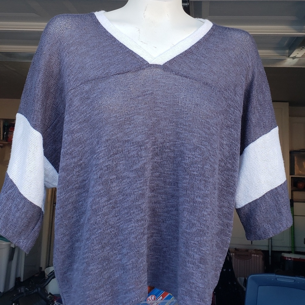 Forever 21 Women shirt. Size L